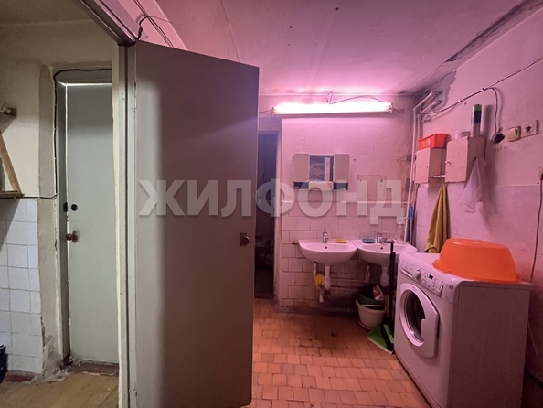 
   Продам секционку, 16.7 м², Сухарная ул, 70а

. Фото 3.