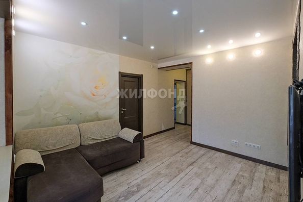 
   Продам 3-комнатную, 64 м², 2-й (4 мкр.) кв-л, 226

. Фото 3.