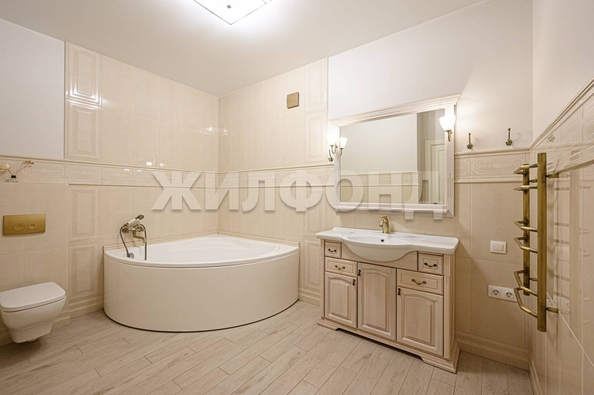 
   Продам 2-комнатную, 67.7 м², Советская ул, 46/2

. Фото 24.