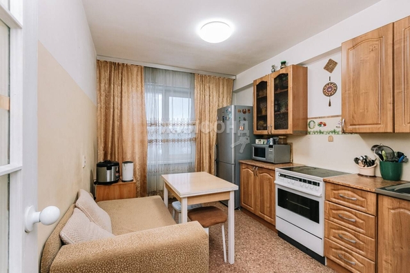 
   Продам 2-комнатную, 52.3 м², Есенина ул, 8/6

. Фото 2.