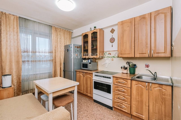 
   Продам 2-комнатную, 52.3 м², Есенина ул, 8/6

. Фото 4.