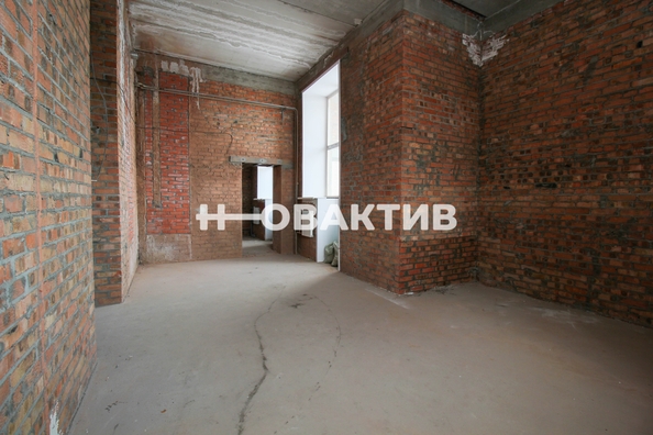 
   Продам 3-комнатную, 77.8 м², Молодежи б-р, 15

. Фото 9.