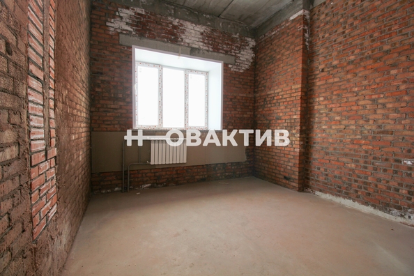 
   Продам 3-комнатную, 77.8 м², Молодежи б-р, 15

. Фото 14.