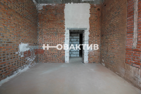 
   Продам 3-комнатную, 77.8 м², Молодежи б-р, 15

. Фото 18.