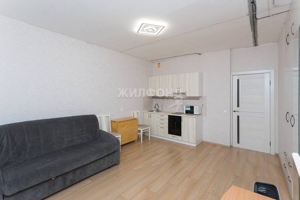 
   Продам 2-комнатную, 50 м², 2-й (4 мкр.) кв-л, 252

. Фото 2.