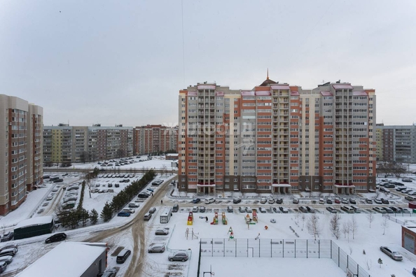 
   Продам 3-комнатную, 82.2 м², 2-й (4 мкр.) кв-л, 230

. Фото 18.