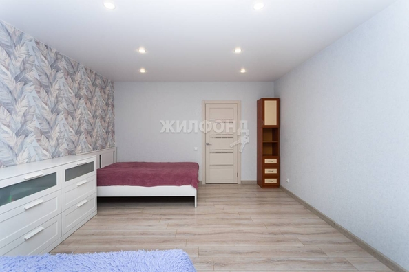 
   Продам 3-комнатную, 82.2 м², 2-й (4 мкр.) кв-л, 230

. Фото 7.