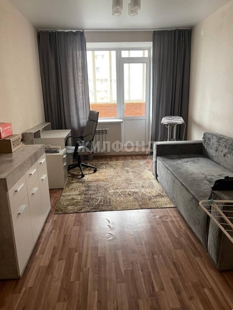 
   Продам 1-комнатную, 38 м², Романтиков ул, 8/1

. Фото 2.