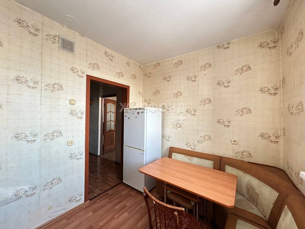 
   Продам 1-комнатную, 38 м², Сибиряков-Гвардейцев ул, 64/1

. Фото 4.