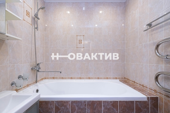 
   Продам 2-комнатную, 76 м², Татьяны Снежиной ул, 51

. Фото 19.