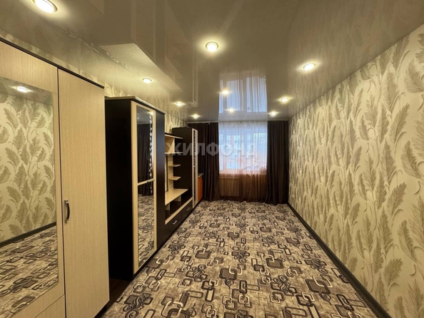 
   Продам 2-комнатную, 43.7 м², Петухова ул, 130

. Фото 3.