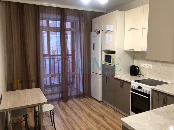 
  Сдам посуточно в аренду 1-комнатную квартиру, 38 м², Новосибирск

. Фото 1.