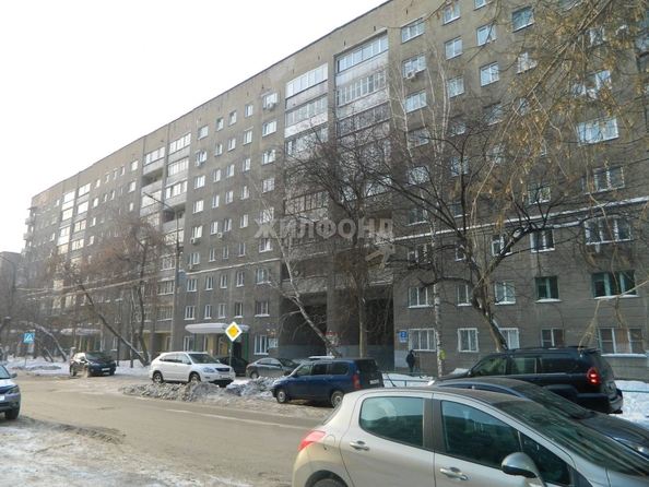 
   Продам 1-комнатную, 33 м², Революции ул, 7

. Фото 9.