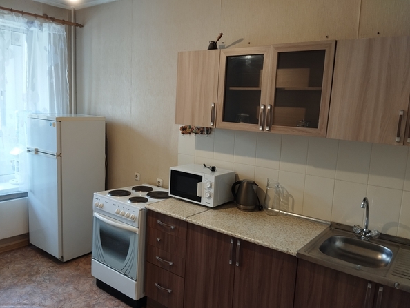 
  Сдам в аренду 1-комнатную квартиру, 38 м², Новосибирск

. Фото 1.