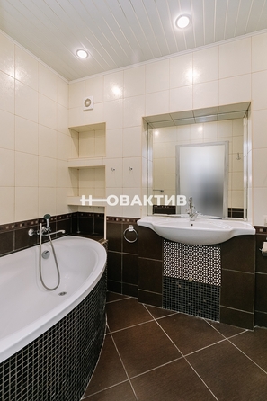 
   Продам 2-комнатную, 55.4 м², Объединения ул, 24

. Фото 12.