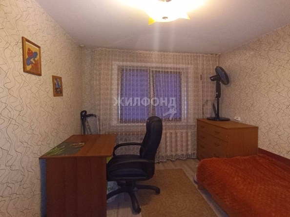 
   Продам 3-комнатную, 48 м², Петухова ул, 108

. Фото 4.