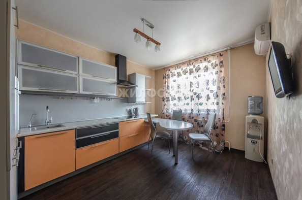 
   Продам 2-комнатную, 63 м², Лескова ул, 19

. Фото 2.