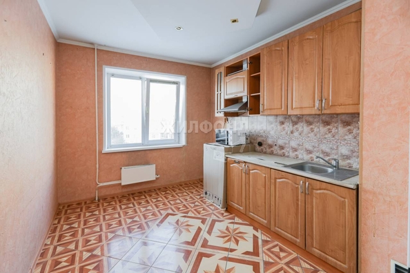 
   Продам 3-комнатную, 63.7 м², 2-й (4 мкр.) кв-л, 212

. Фото 1.