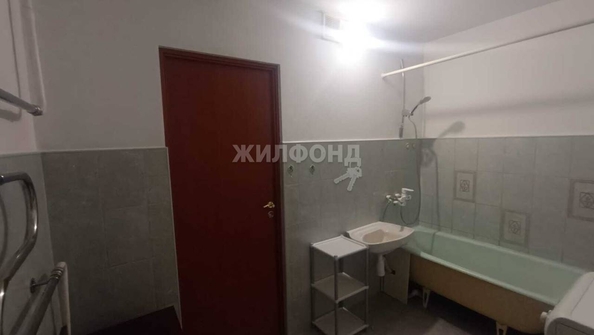 
   Продам 4-комнатную, 99 м², Троллейная ул, 71

. Фото 17.