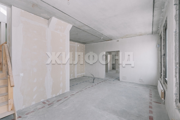 
   Продам 3-комнатную, 156 м², 3-й микрорайон, 1

. Фото 5.