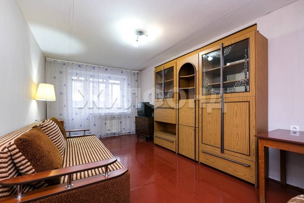 
   Продам 2-комнатную, 45.2 м², Ватутина ул, 11

. Фото 4.