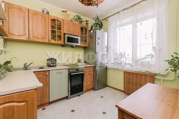 
   Продам 2-комнатную, 53.1 м², 2-й (4 мкр.) кв-л, 202

. Фото 1.