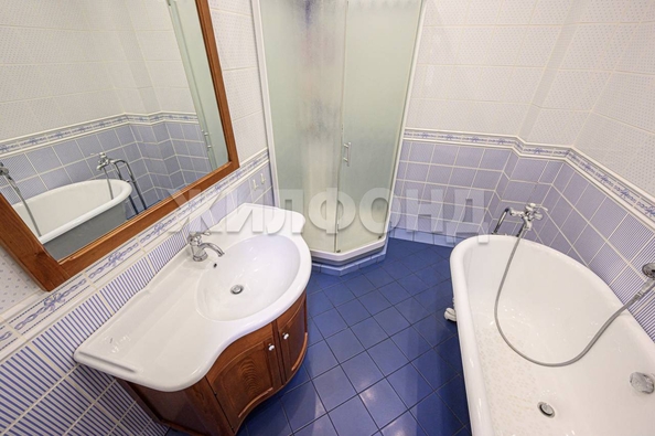 
   Продам 3-комнатную, 116.5 м², Кирова ул, 46

. Фото 14.