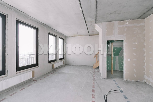 
   Продам 4-комнатную, 156 м², 3-й микрорайон, 1

. Фото 1.