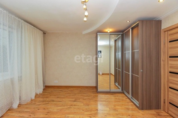 
   Продам 3-комнатную, 65 м², Дмитриева ул, 19

. Фото 6.