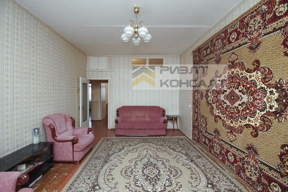 
   Продам 2-комнатную, 65.5 м², Орджоникидзе ул, 13

. Фото 9.