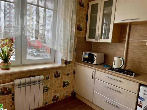 
   Продам 1-комнатную, 37 м², Сергея Тюленина ул, 14

. Фото 3.