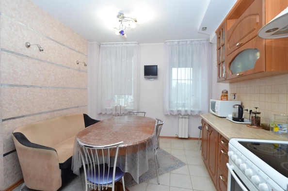 
   Продам 3-комнатную, 102.7 м², Омская ул, 107

. Фото 2.