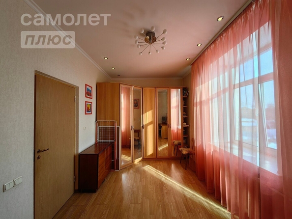 
   Продам 3-комнатную, 62.6 м², Линия 27-я ул, 33

. Фото 8.