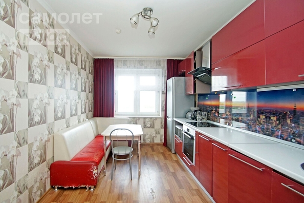 
   Продам 3-комнатную, 65.2 м², Бархатовой ул, 5

. Фото 2.