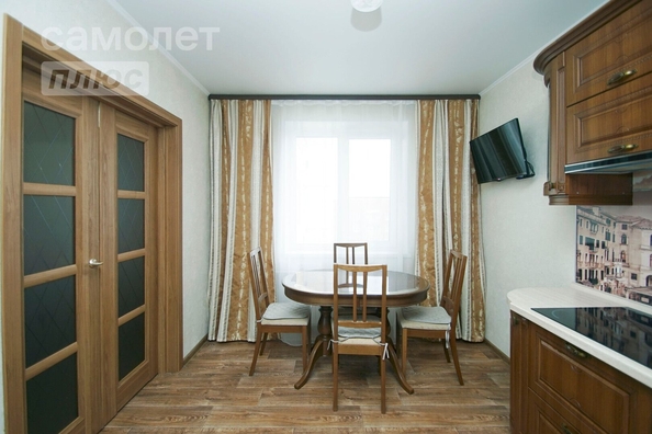 
   Продам 2-комнатную, 80.4 м², Красных Зорь ул, 148

. Фото 4.