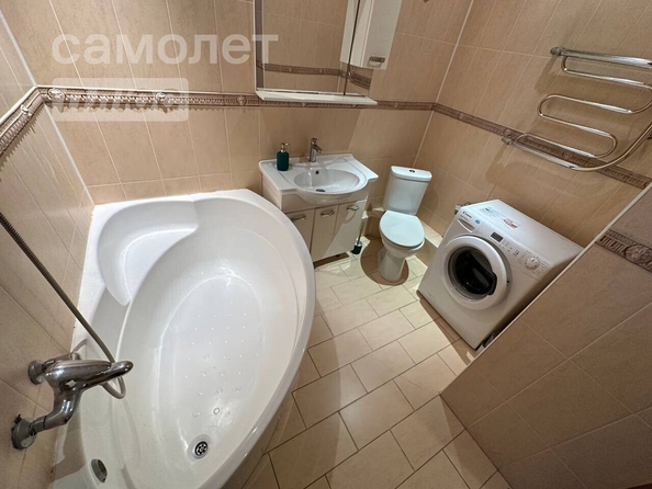 
   Продам 3-комнатную, 67.7 м², Кемеровская ул, 24

. Фото 3.