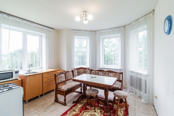 
   Продам дом, 280 м², Кормиловка

. Фото 4.