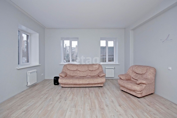 
   Продам дом, 480 м², Омск

. Фото 2.