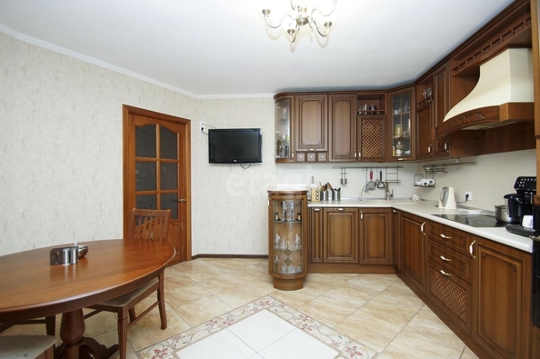 
   Продам 4-комнатную, 132 м², 10 лет Октября ул, 117

. Фото 5.