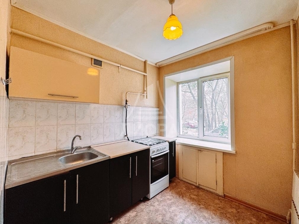 
   Продам 1-комнатную, 30.7 м², Перелета ул, 6

. Фото 2.