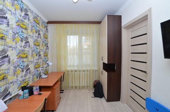 
   Продам 2-комнатную, 40 м², Ленинградская 1-я ул, 1

. Фото 1.