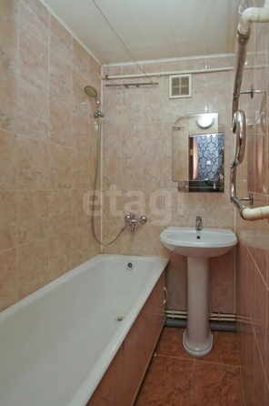 
  Продается 2-комн. квартира, 45 м², Петра Осминина ул, д. 22
. Фото 2.
