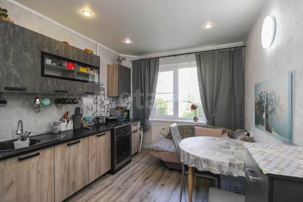 
  Продается 3-комн. квартира, 63.3 м², 70 лет Октября ул, д. 13
. Фото 5.