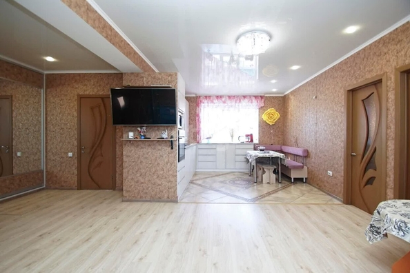 
  Продается дом, 180 м², Омск
. Фото 1.