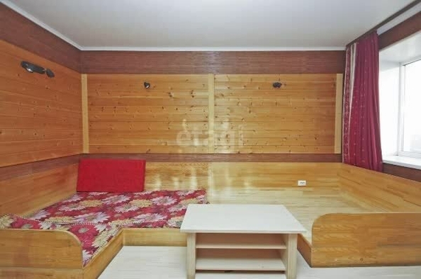 
  Продается 4-комн. квартира, 78 м², Кучерявенко ул, д. 7
. Фото 2.