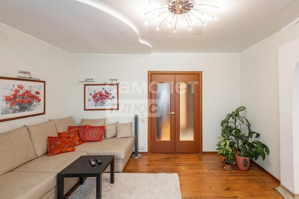 
  Продается 2-комн. квартира, 69.4 м², Омская ул, д. 109
. Фото 2.