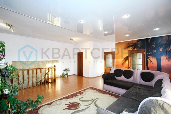 
  Продается дом, 265 м², Омск
. Фото 2.