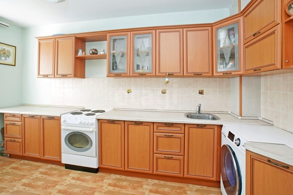 
  Продается 2-комн. квартира, 54.8 м², Линия 6-я ул, д. 180
. Фото 3.