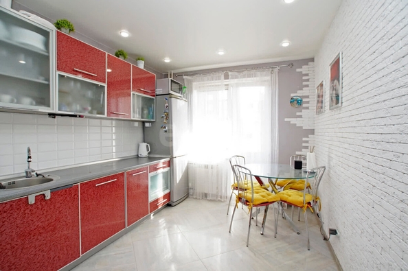 
  Продается 3-комн. квартира, 62.6 м², Космический пр-кт, д. 18Ак1
. Фото 4.