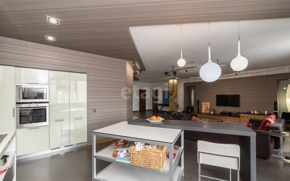 
  Сдается 3-комн. квартира, 160 м², Чернышевского ул, д. 3
. Фото 4.